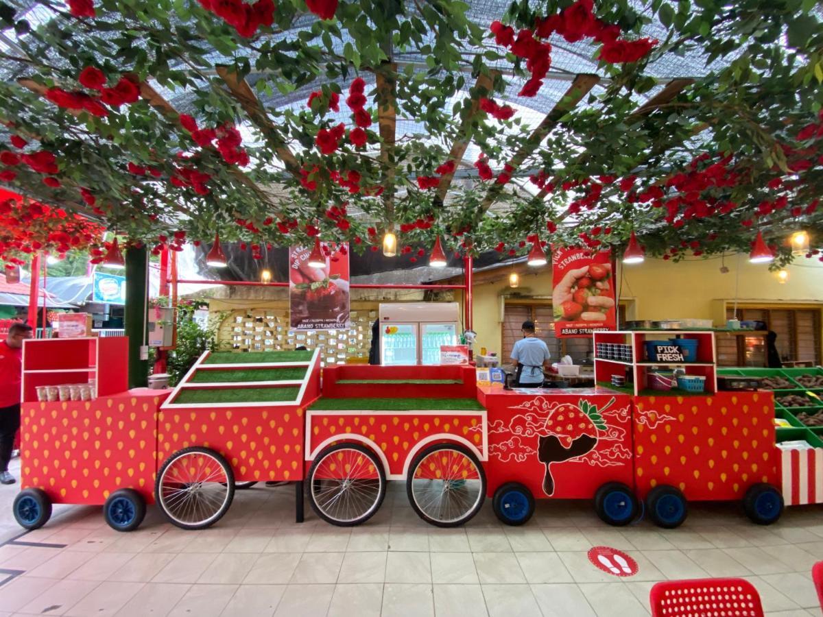 Aiza Homestay Opposite Abang Strawberry Taman Sedia Tanah Rata Exterior foto