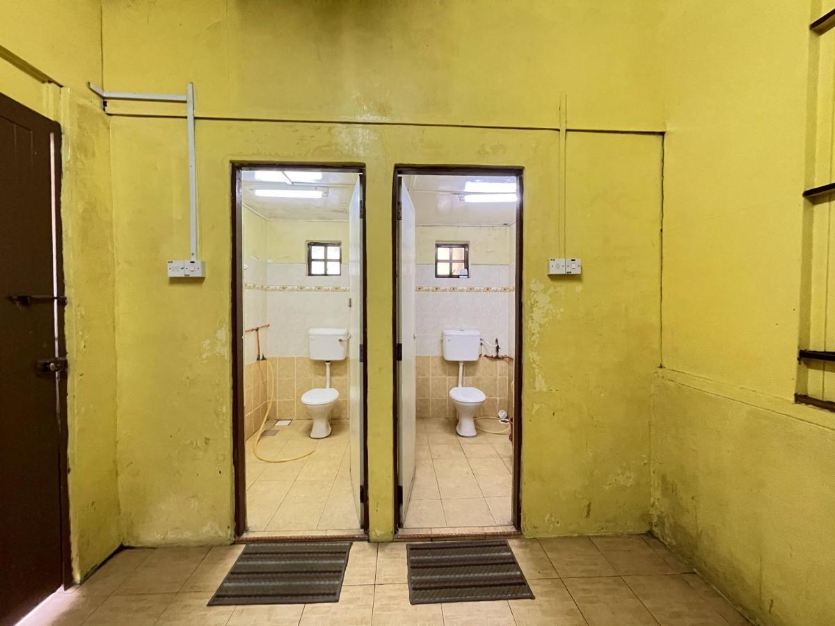 Aiza Homestay Opposite Abang Strawberry Taman Sedia Tanah Rata Exterior foto