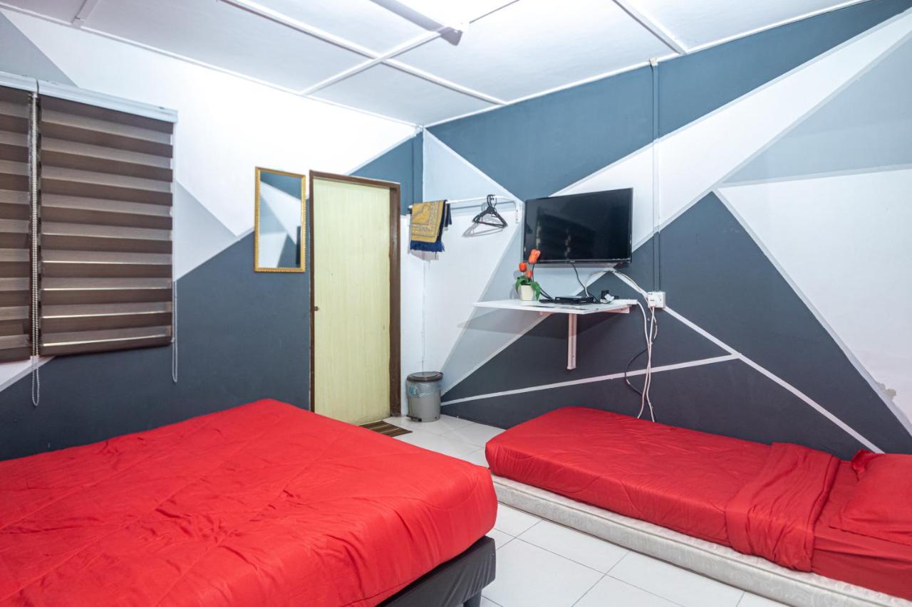 Aiza Homestay Opposite Abang Strawberry Taman Sedia Tanah Rata Exterior foto