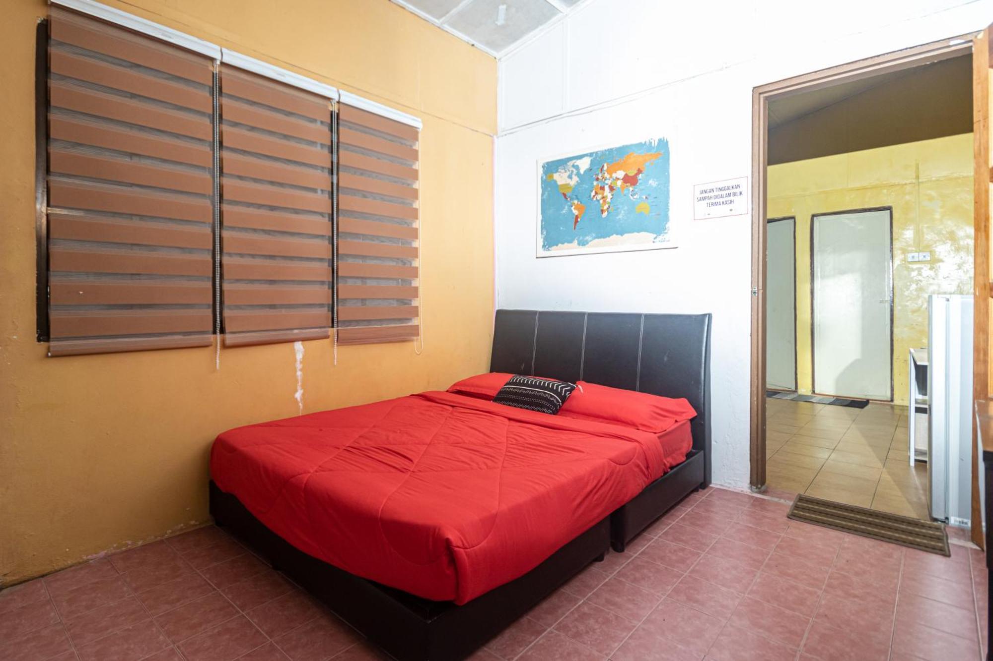 Aiza Homestay Opposite Abang Strawberry Taman Sedia Tanah Rata Exterior foto